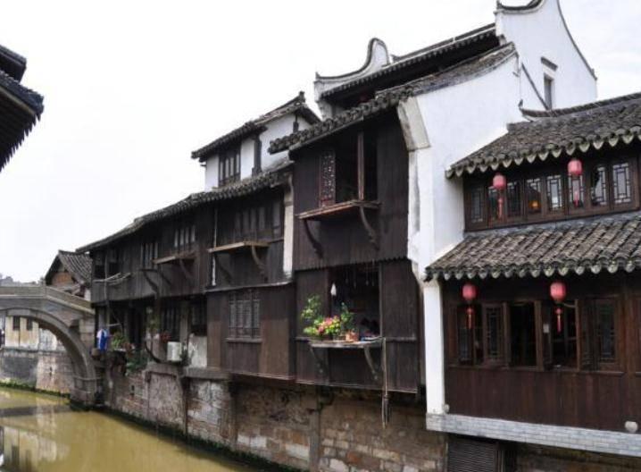 河南驻马店泌阳距离太行山近还是安徽宏村近?